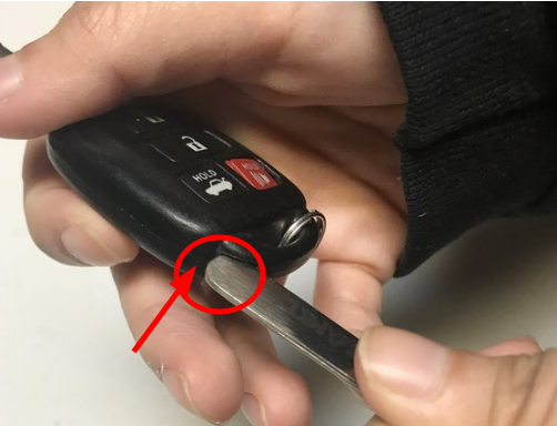 How to Change Toyota Corolla Key Battery 2007-2012